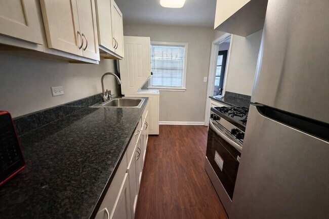 Building Photo - 41 E North Ave