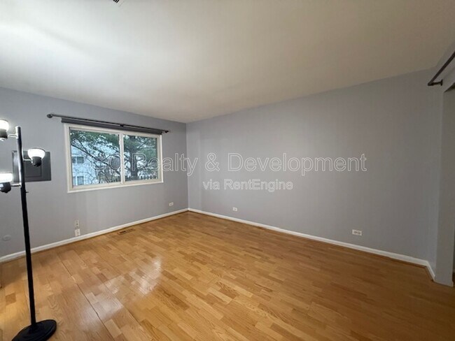 Building Photo - 624 Thorndale Dr