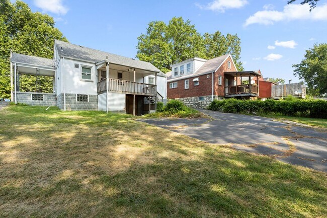 Building Photo - 10050 Diamond Dr