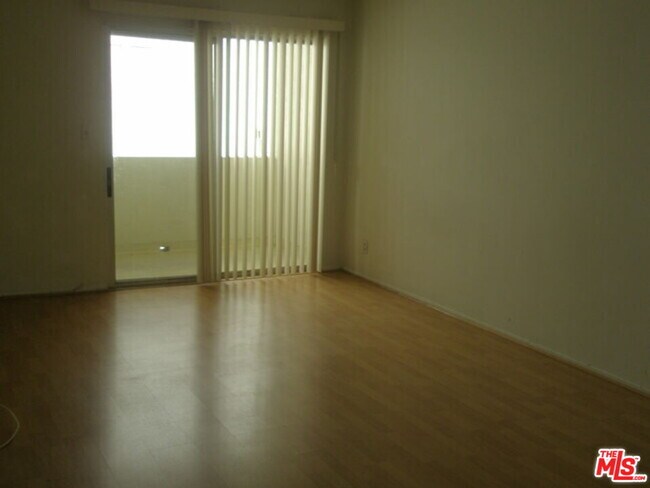 Building Photo - 1166 Amherst Ave