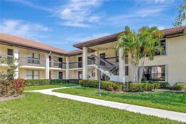 Building Photo - 480 SW South River Dr