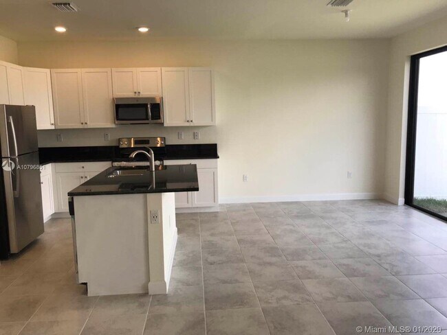 Building Photo - 3420 W 113th St