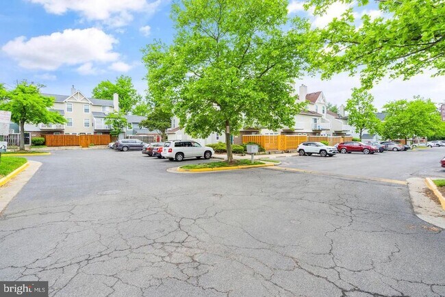 Building Photo - 4401 Pembrook Village Dr
