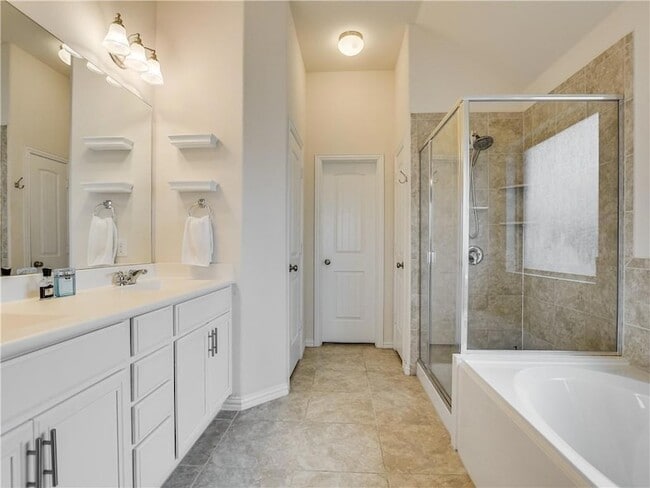 Building Photo - 500 Cardenas Ln