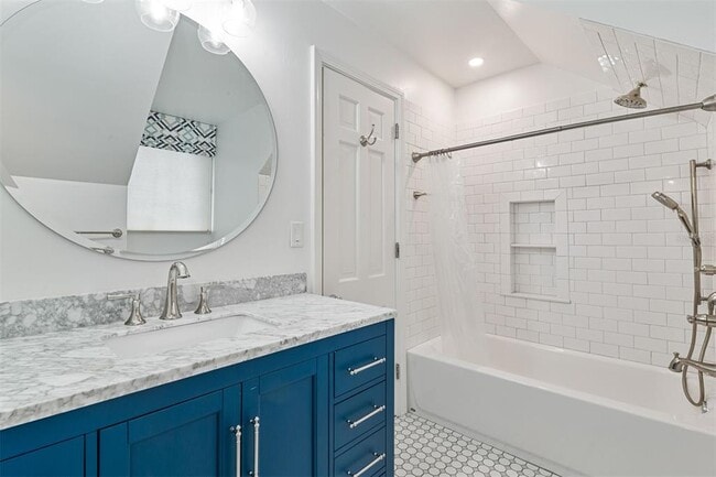 Building Photo - 2506 SW 9th Dr