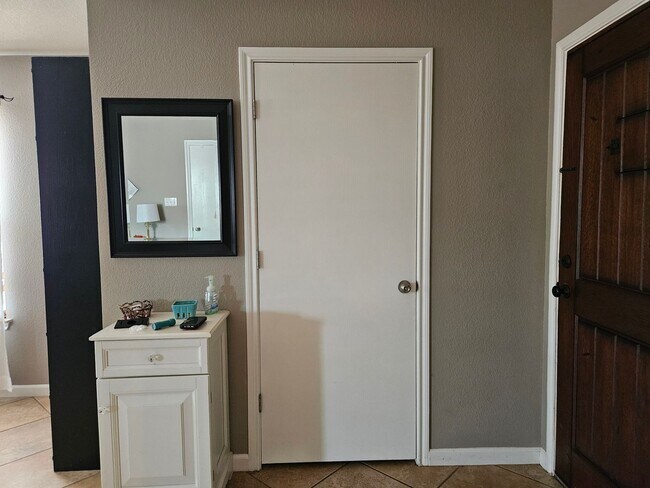 Building Photo - 4 Bedroom Corner Lot 2 Story Home
