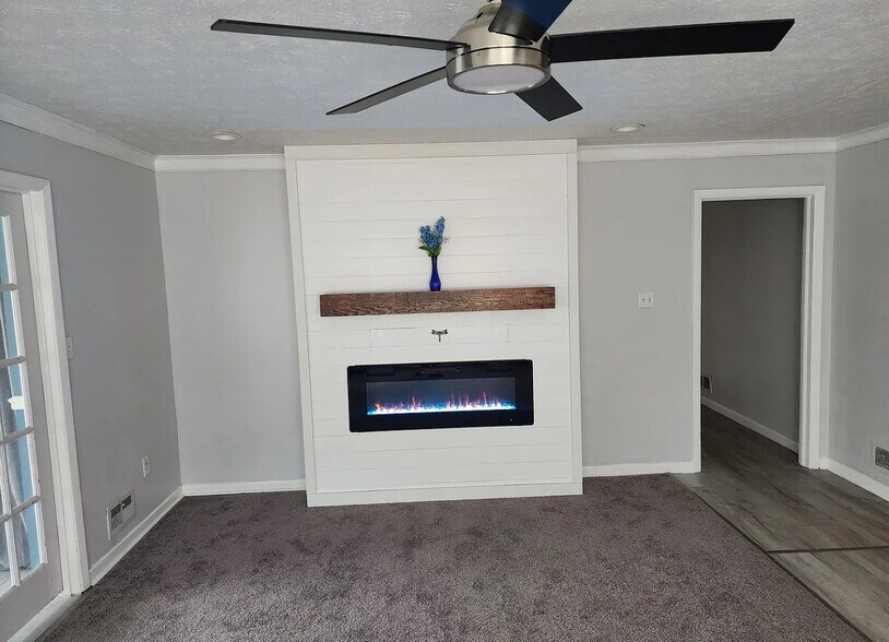 Building Photo - 2695 Davidson Dr