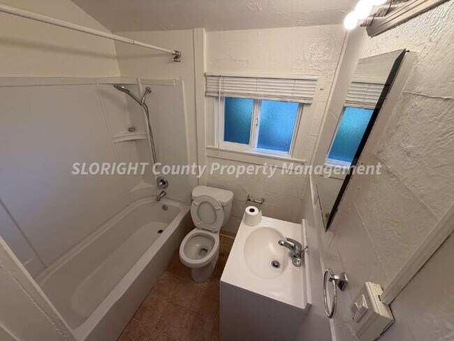Building Photo - AVAILABLE NOW - Two Blocks From Poly - 2 Bed / 1 Bath