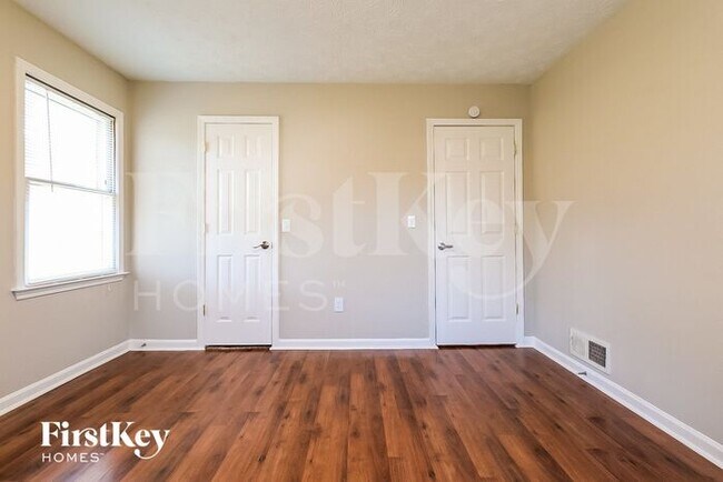 Building Photo - 600 Inglenook Dr SW