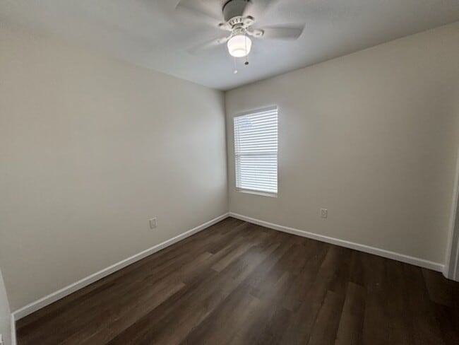 Building Photo - 3 Bedroom 2 Bath Home
