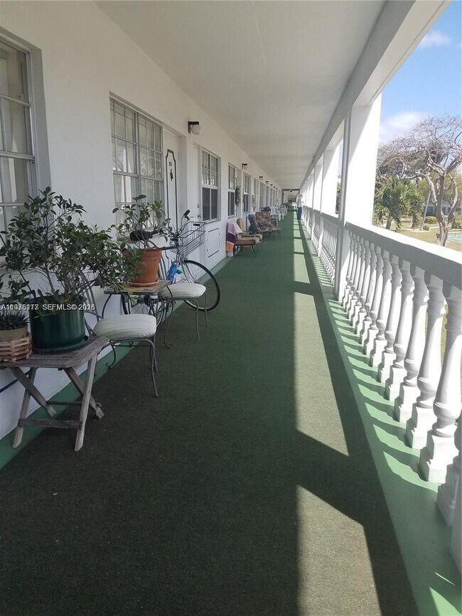 Building Photo - 5200 NE 24th Terrace