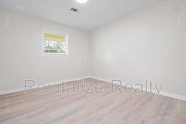 Building Photo - 2531 W David Dr