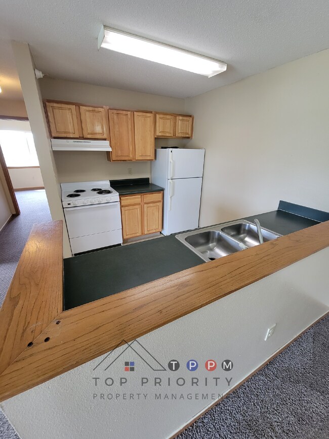 Building Photo - ** SPRING MOVE IN SPECIAL ** 2 Bedroom | 1...