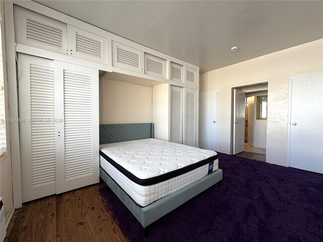 Building Photo - 4710 Pine Tree Dr