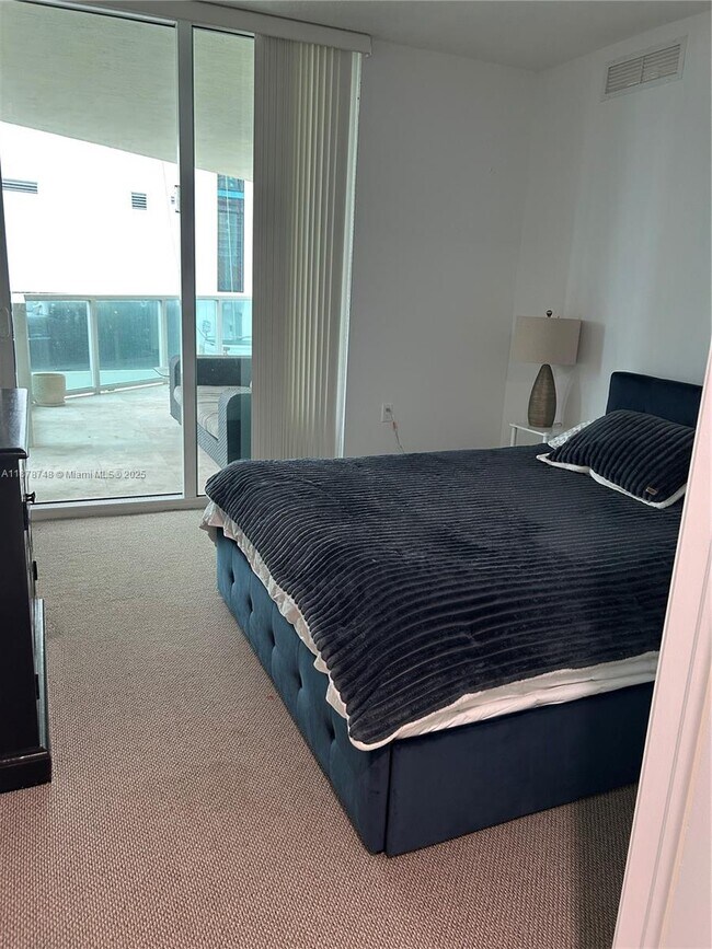 Building Photo - 150 Sunny Isles Blvd