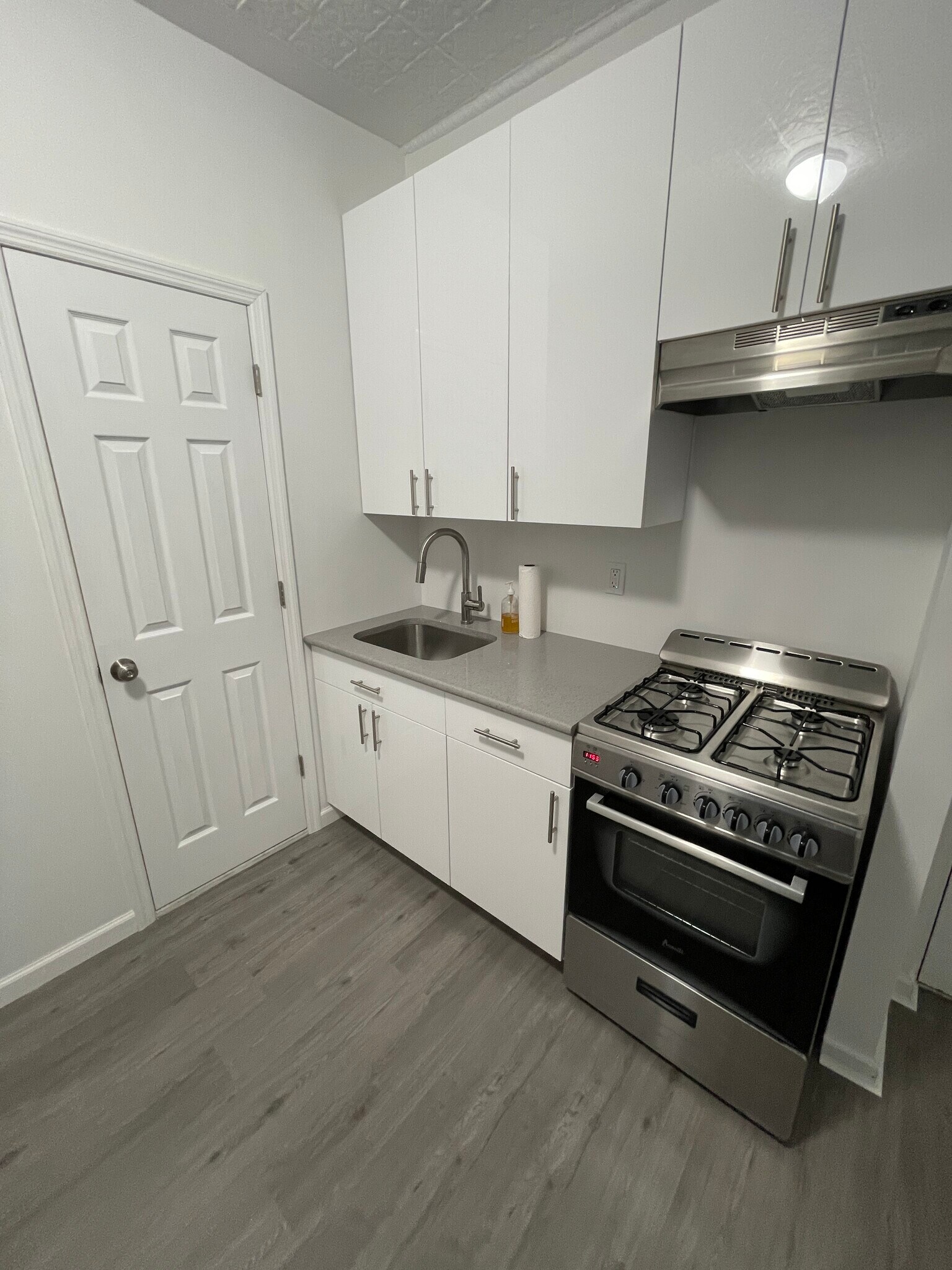 Building Photo - 16 Conselyea St