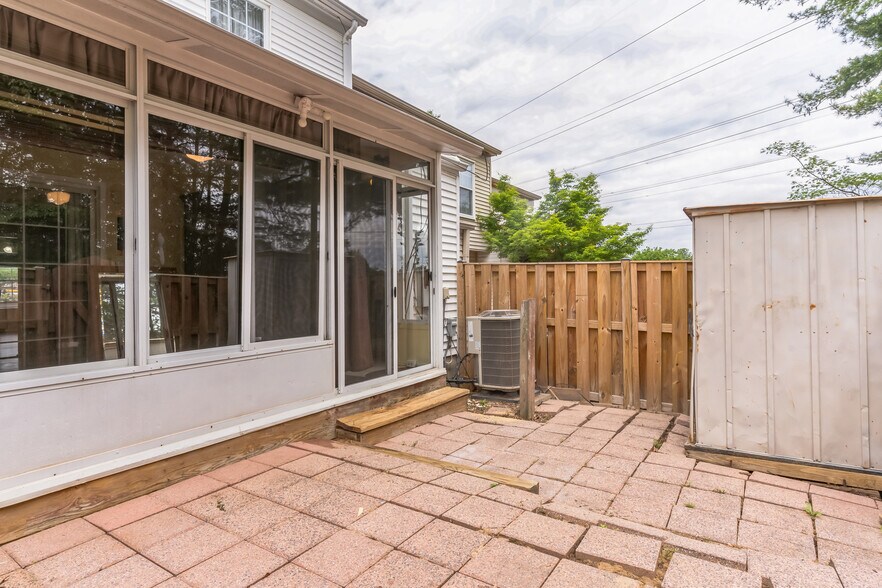Building Photo - 15606 Traverser Ct