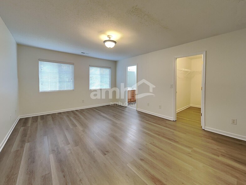 Building Photo - 830 Stockport Way