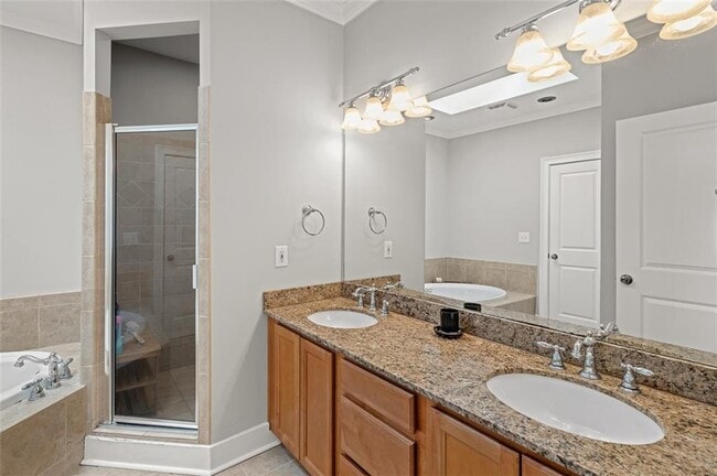 Building Photo - 372 Clifford Ave NE