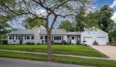 Building Photo - 3 Bedroom Ranch - Available Now