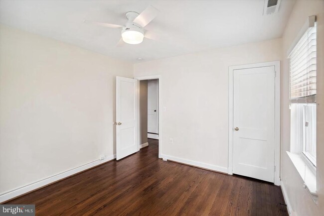 Building Photo - 5611 36th Ave