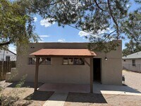 Building Photo - HOUSE FOR RENT