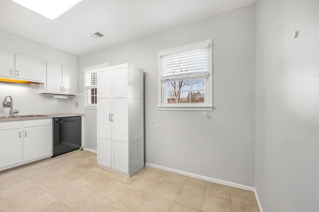 Building Photo - 8418 Knights Bridge Rd