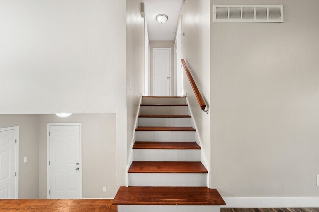 Building Photo - Charming 3-Bedroom Home with Spacious Layo...