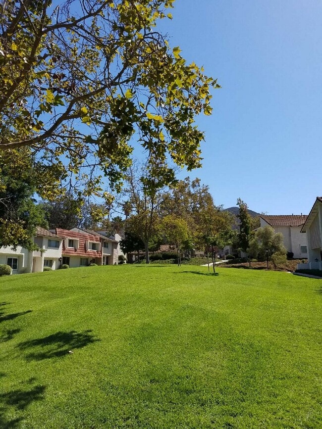 Building Photo - 237 Green Lea Pl