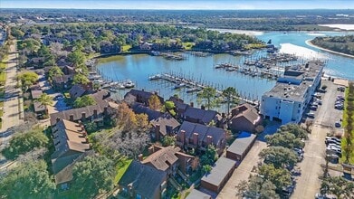 Building Photo - 727 Davis Rd