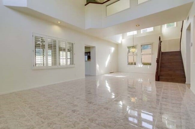 Building Photo - 1/2 Off 1st Month's Rent!  Beautiful 3 Bed...