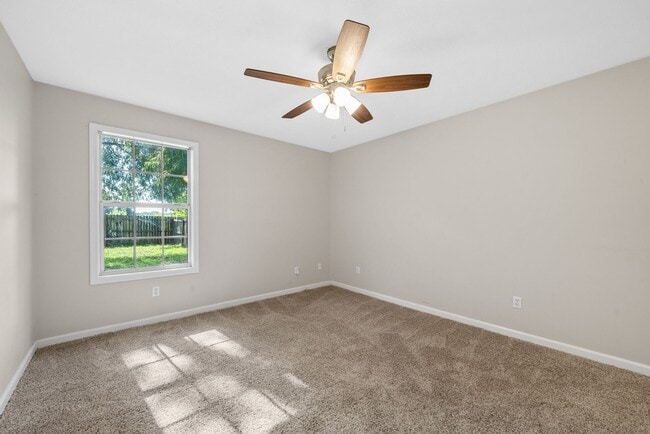 Building Photo - 529 Southwind Dr