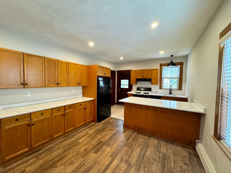 Building Photo - 29 Frederick Ave