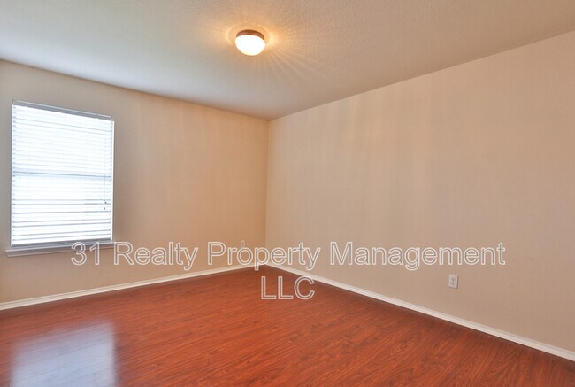 Building Photo - 3108 Kennedy Dr