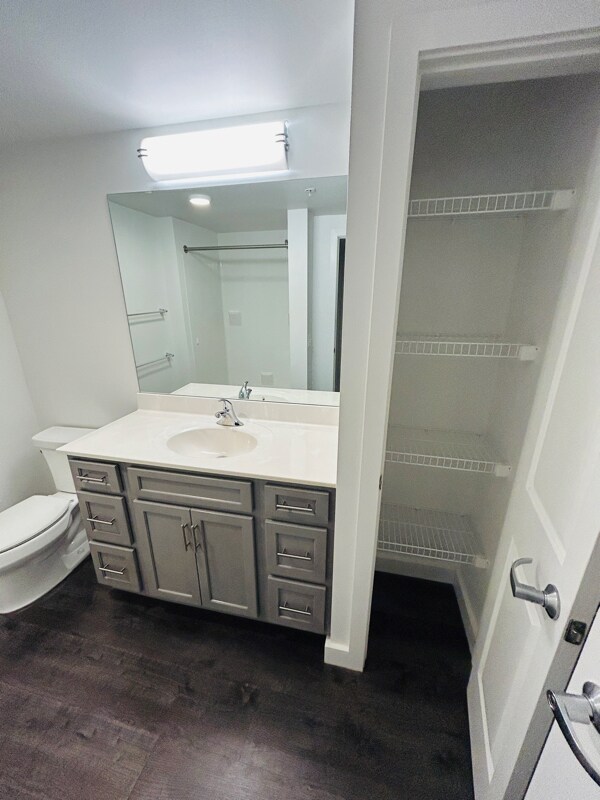 Building Photo - 550 New Holland Ave