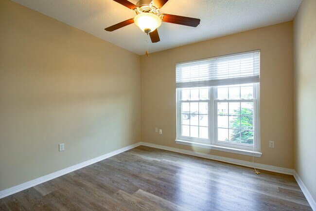 Building Photo - 4724 Whitewater Ln