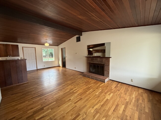 Building Photo - Single Family Home Available for Rent!