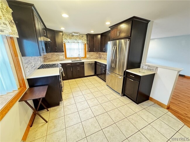 Building Photo - 13 Satinwood Dr