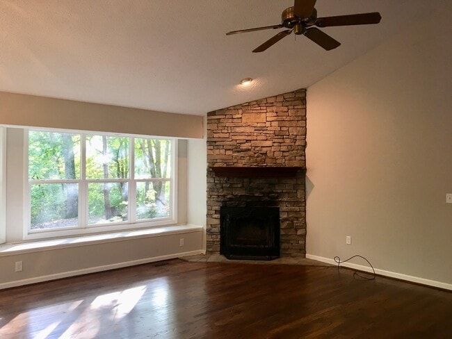 Building Photo - Black Mountain Rental