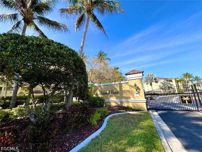 Building Photo - 1789 Four Mile Cove Pkwy