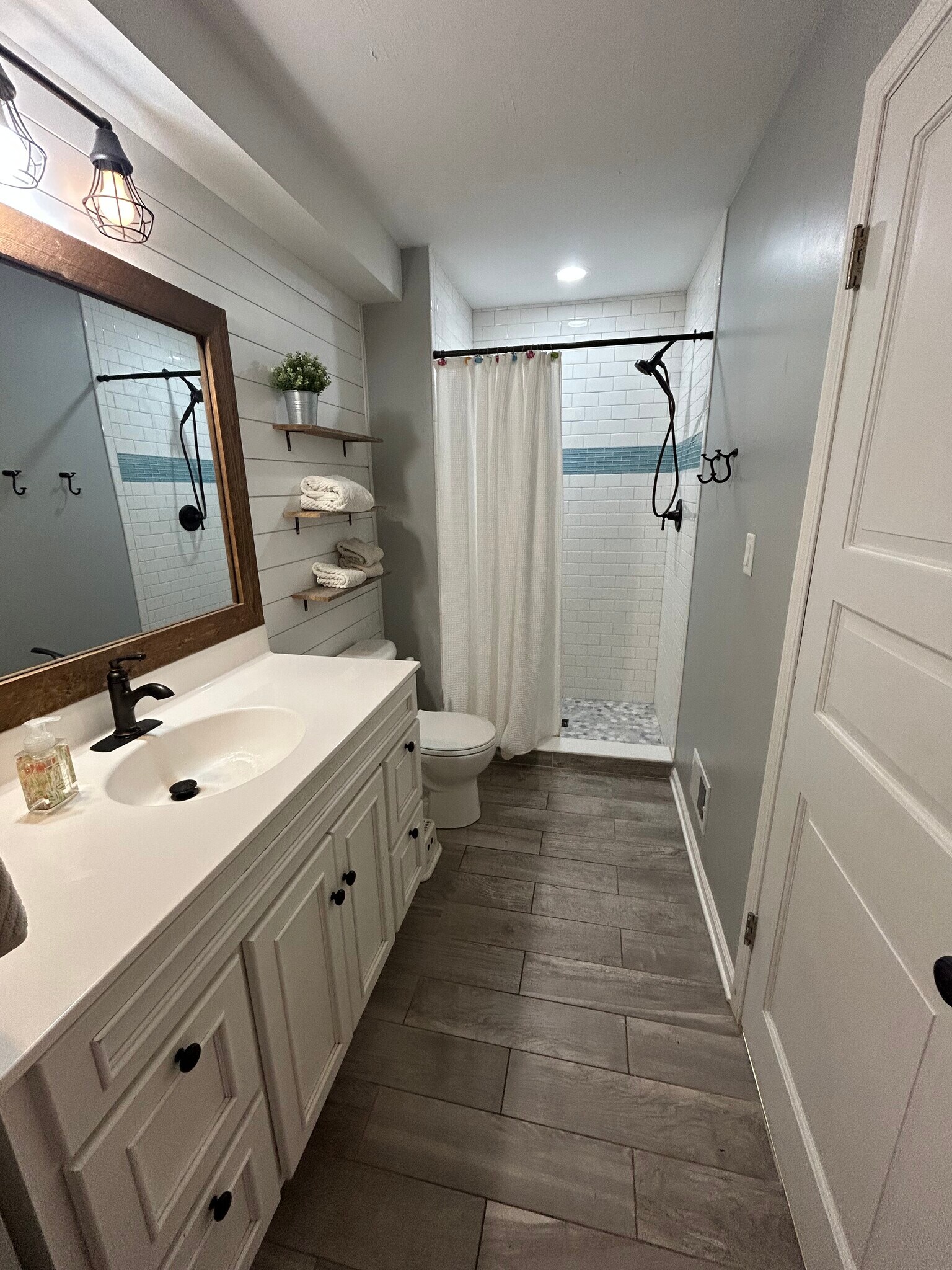 1st floor bathroom - 1001 Eddy Ct