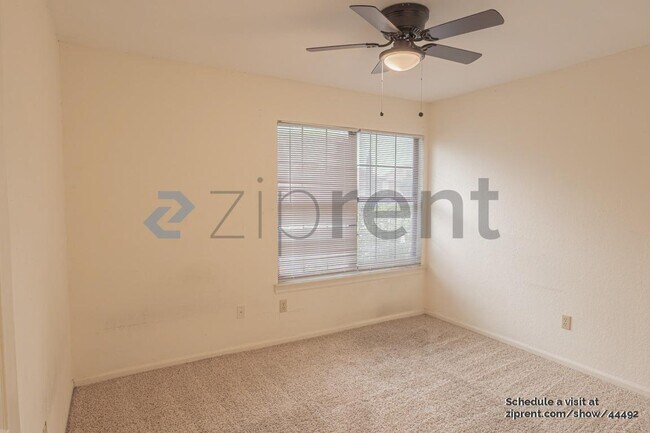 Building Photo - 1929 Pinecrest Dr