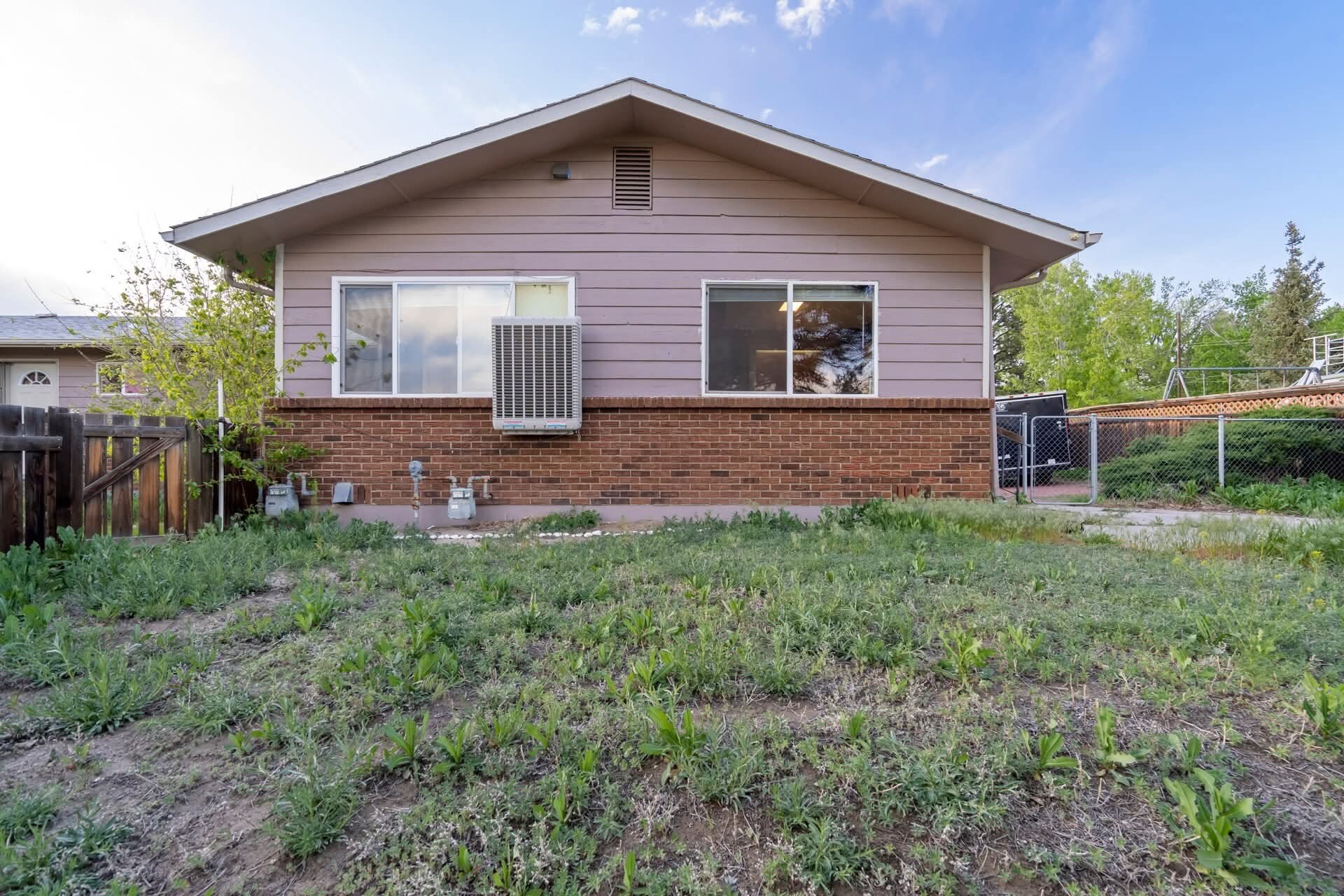 Building Photo - 1400 Acacia Dr