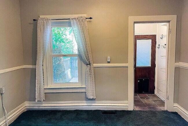 Building Photo - Cozy 1-Bedroom Townhouse Retreat with Granite Touches & Hardwood Elegance in Denver!