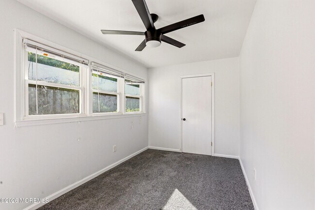 Building Photo - 2021 Paterson Ave