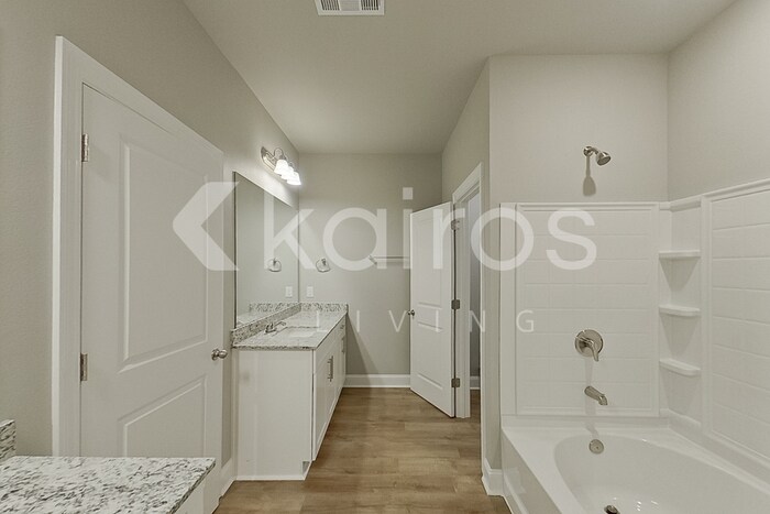 Building Photo - 13785 Willowmore Dr