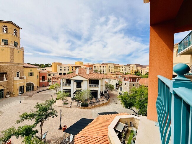 Building Photo - Live in the heart of Lake Las Vegas Village!