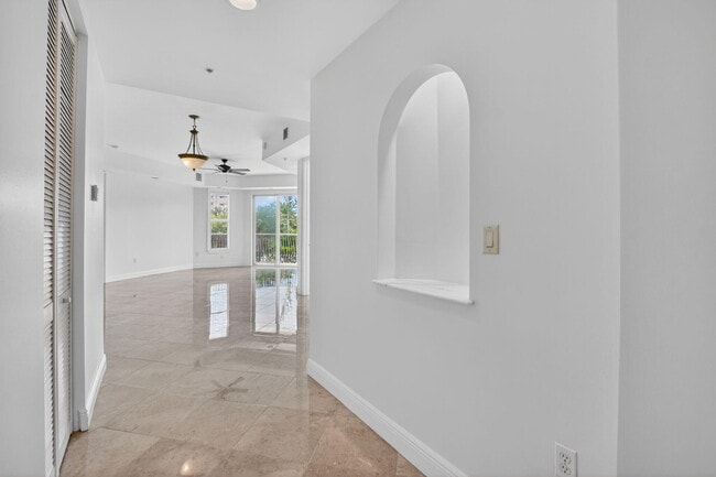 Building Photo - 616 SE 20th Ave