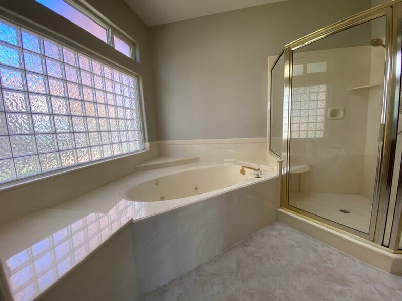 Building Photo - 862 Owls Way