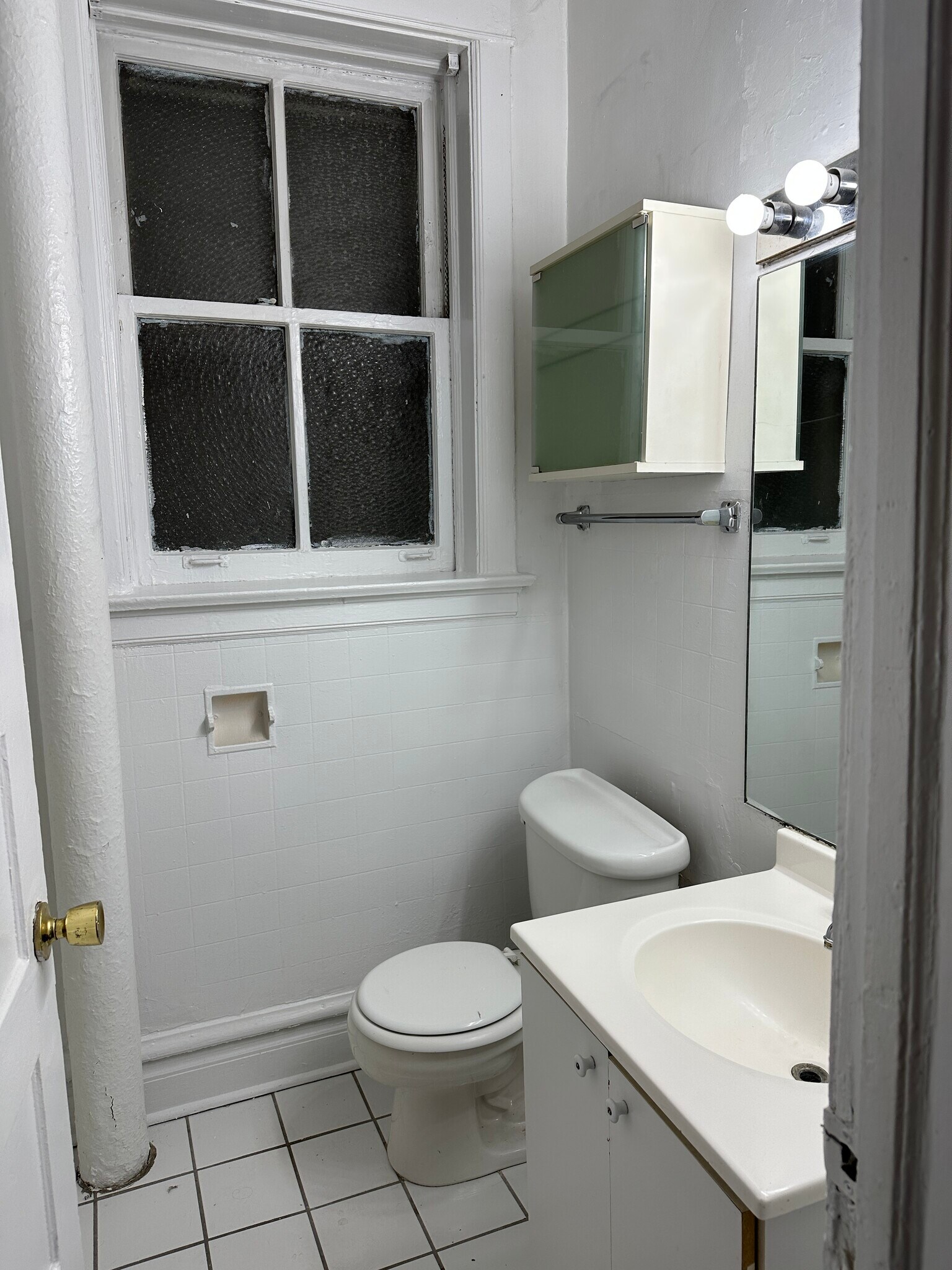 Building Photo - 3606 N Racine Ave